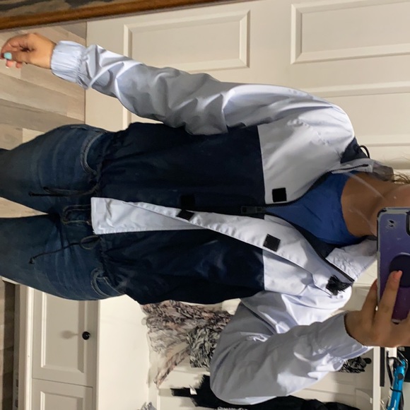 Hollister jacket/windbreaker - Picture 3 of 5